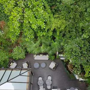 Garden-elysee מלון