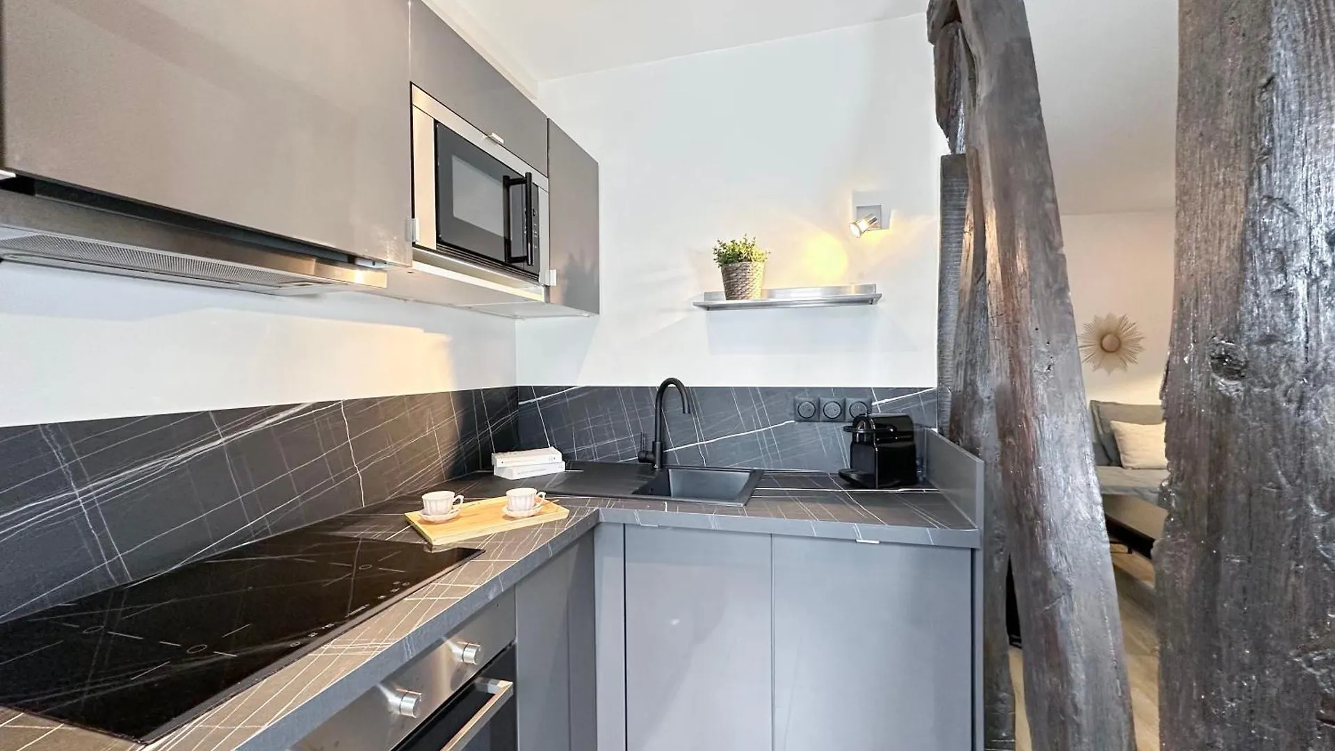 Champs - Elysees Finest Flat Paris Apartment